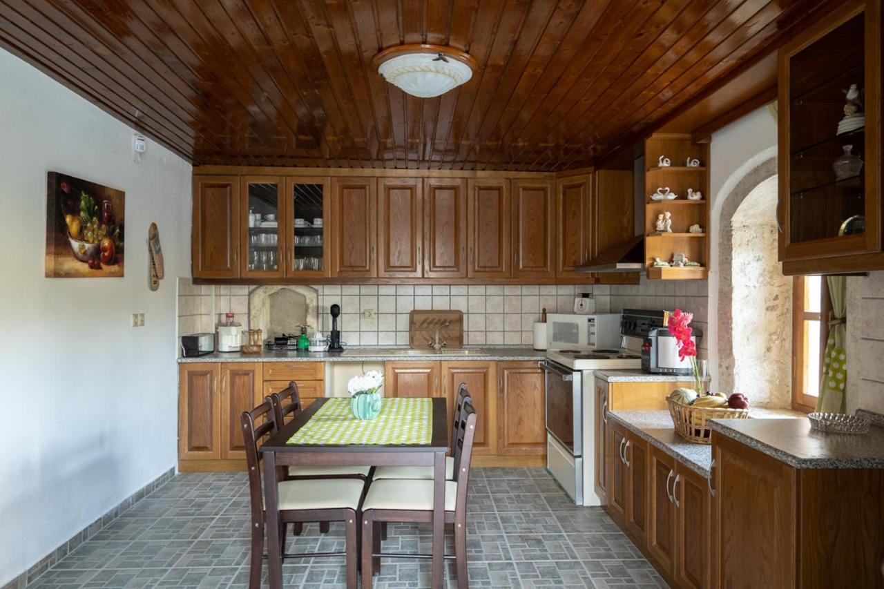 Villa Tzaniana Apomarma エクステリア 写真