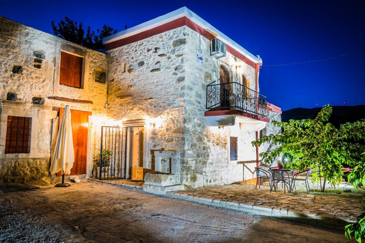 Villa Tzaniana Apomarma エクステリア 写真