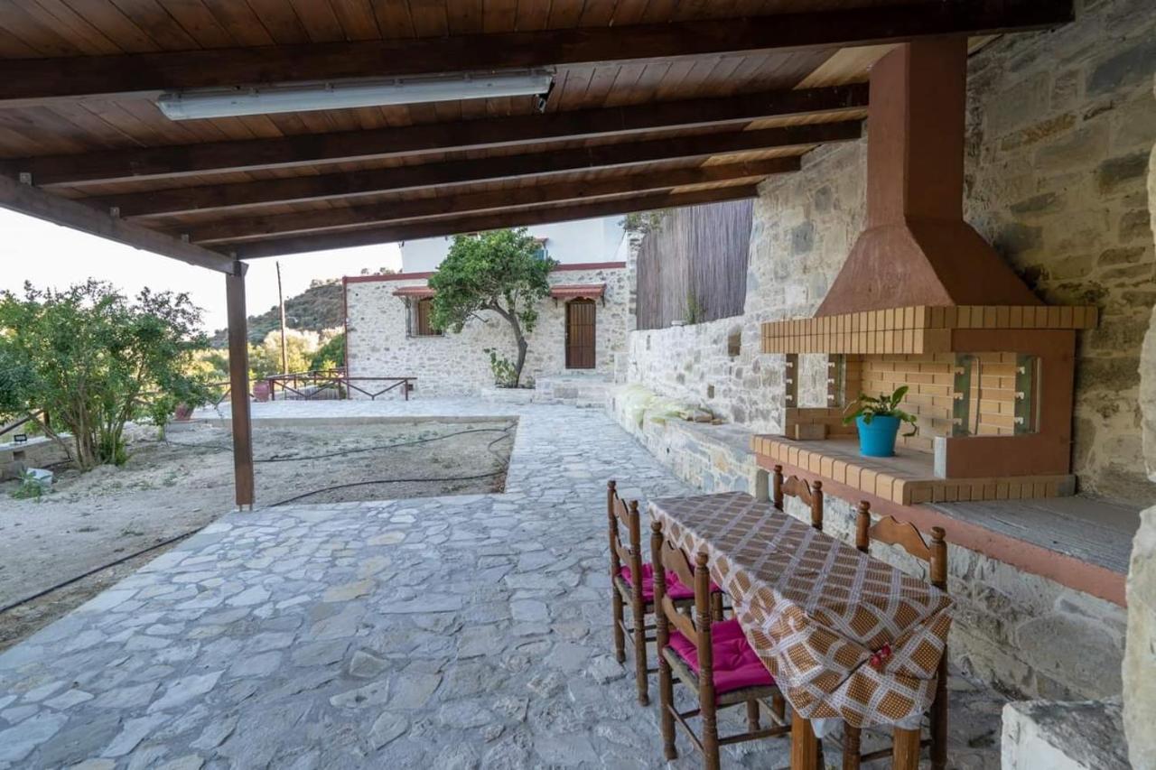Villa Tzaniana Apomarma エクステリア 写真