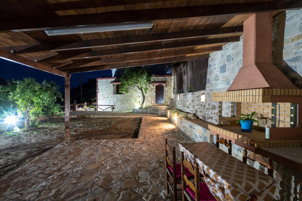 Villa Tzaniana Apomarma エクステリア 写真