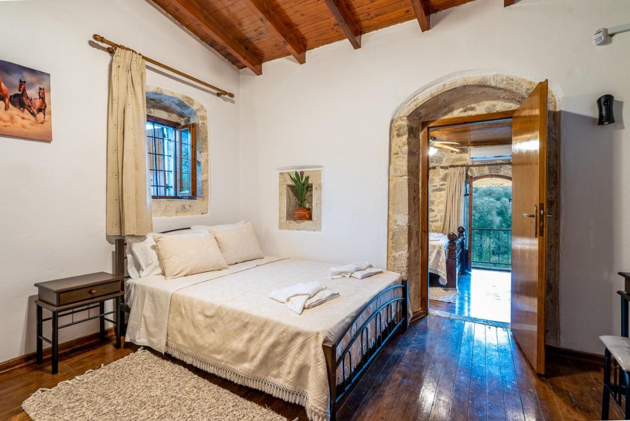 Villa Tzaniana Apomarma エクステリア 写真