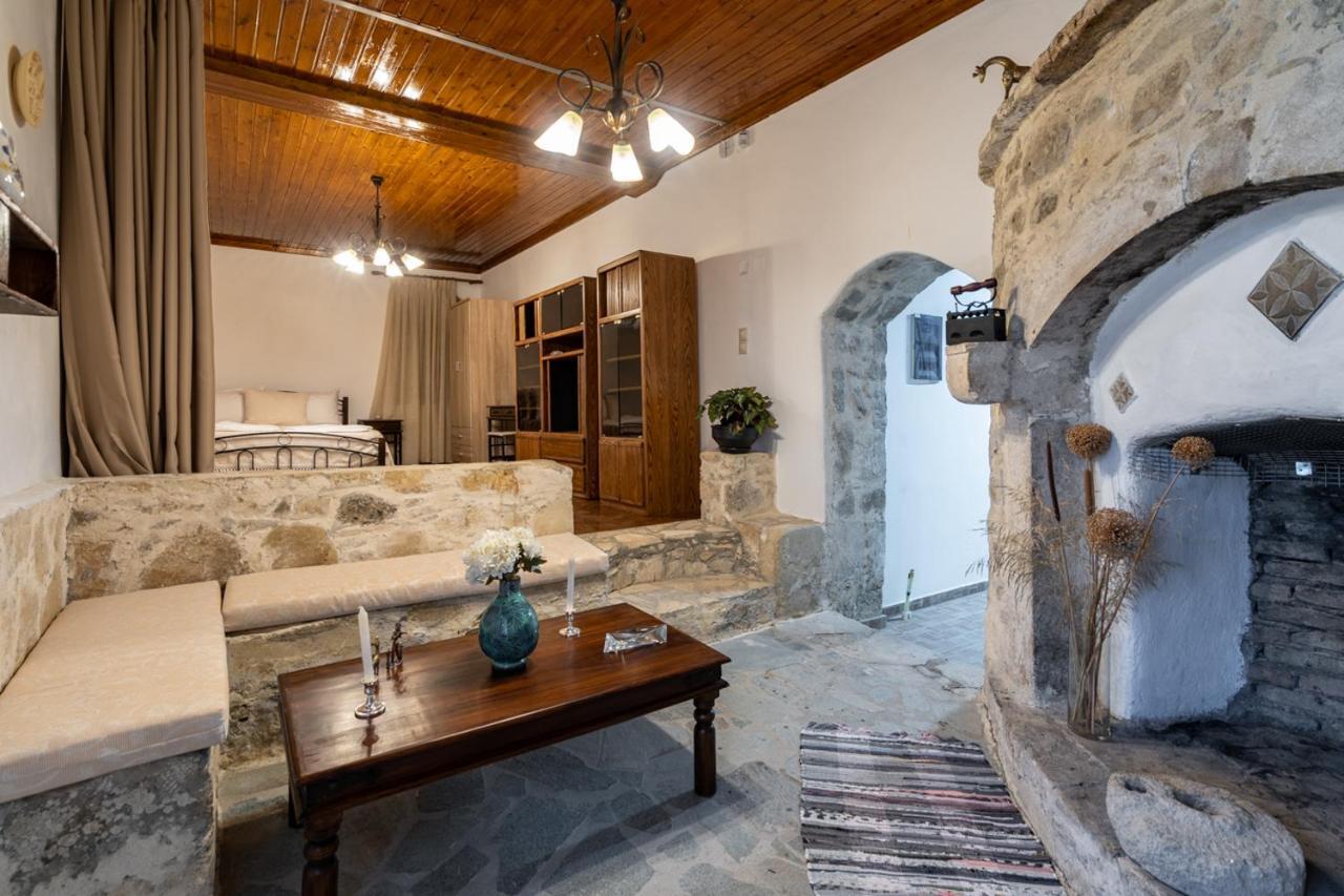 Villa Tzaniana Apomarma エクステリア 写真